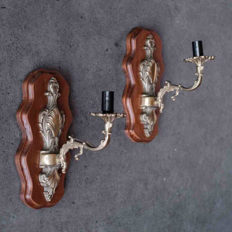 Paire d’appliques murales vintage, style Louis XV, en métal patiné et bois
