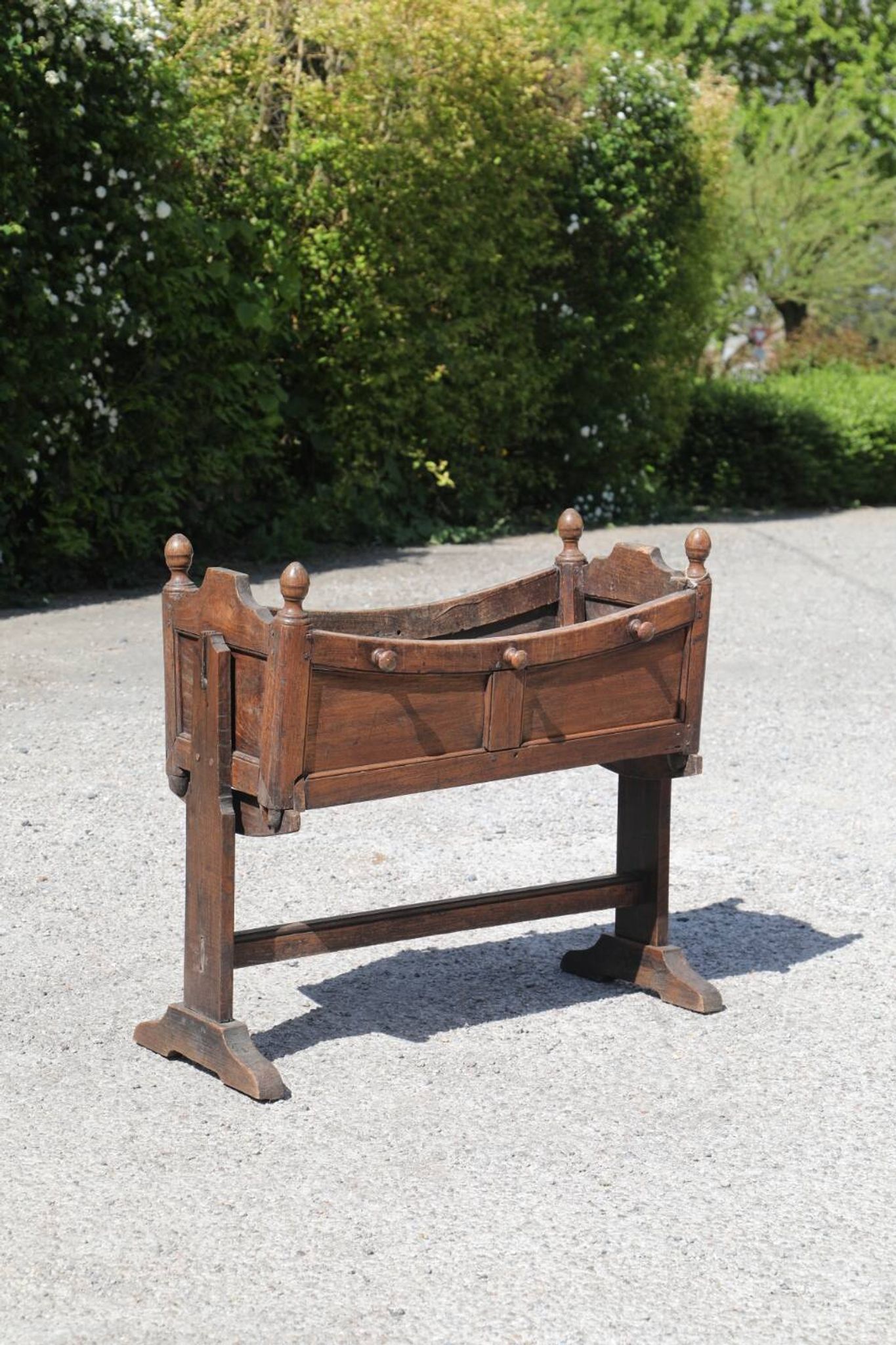 Berceau ancien jardinière