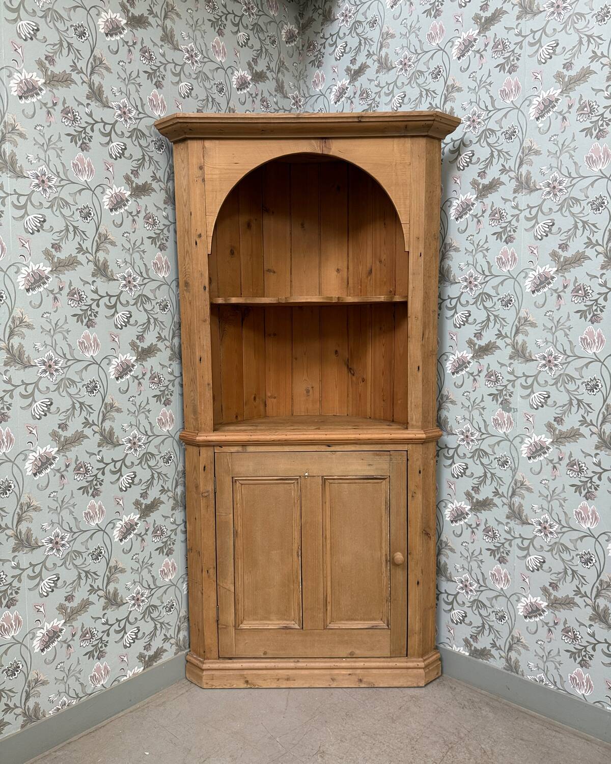 Vintage corner cupboard (renovated)