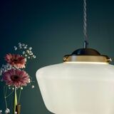 Suspension globe vintage en opaline blanche