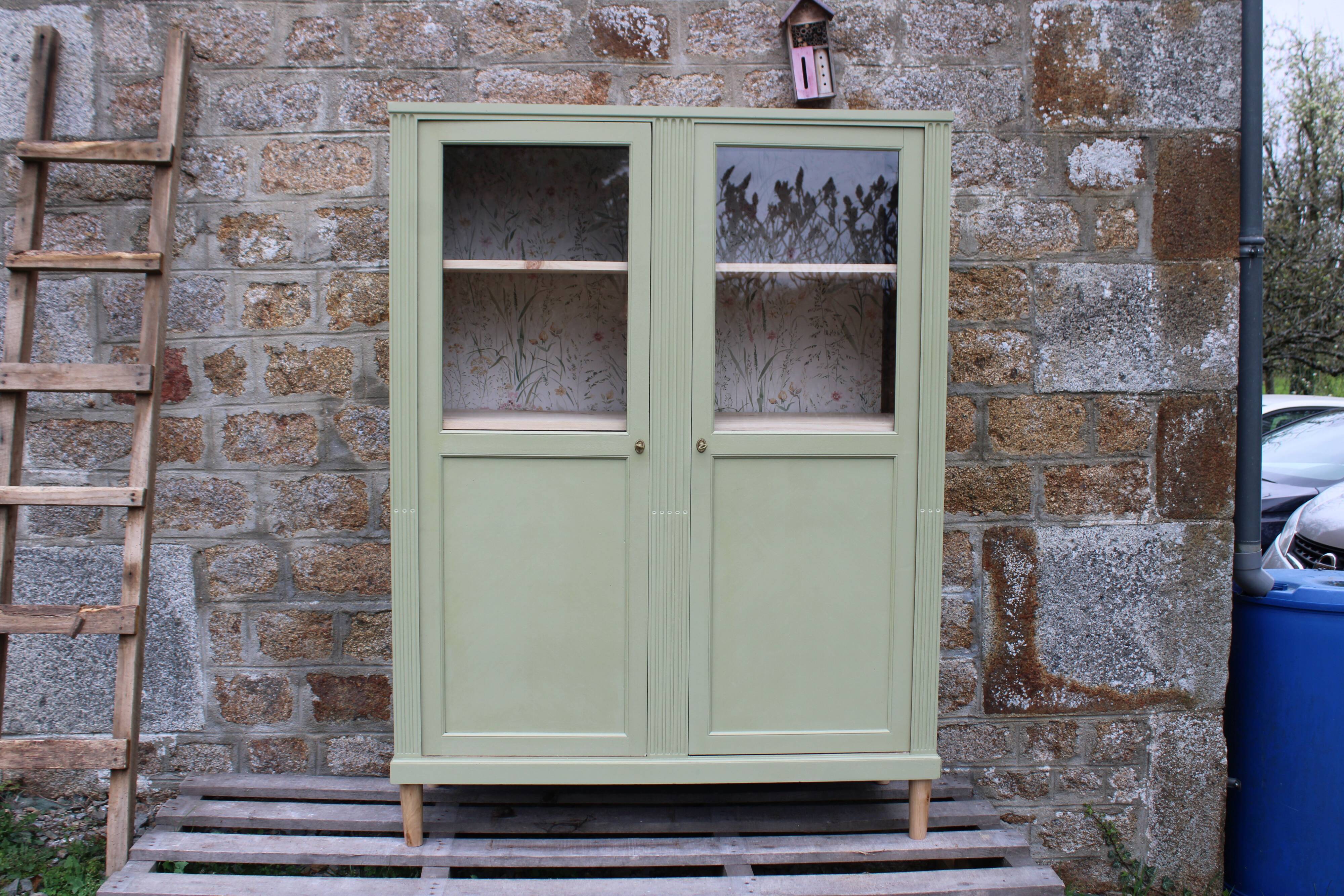 Renovated antique display cabinet – Lizard Green (Pure & Paint)