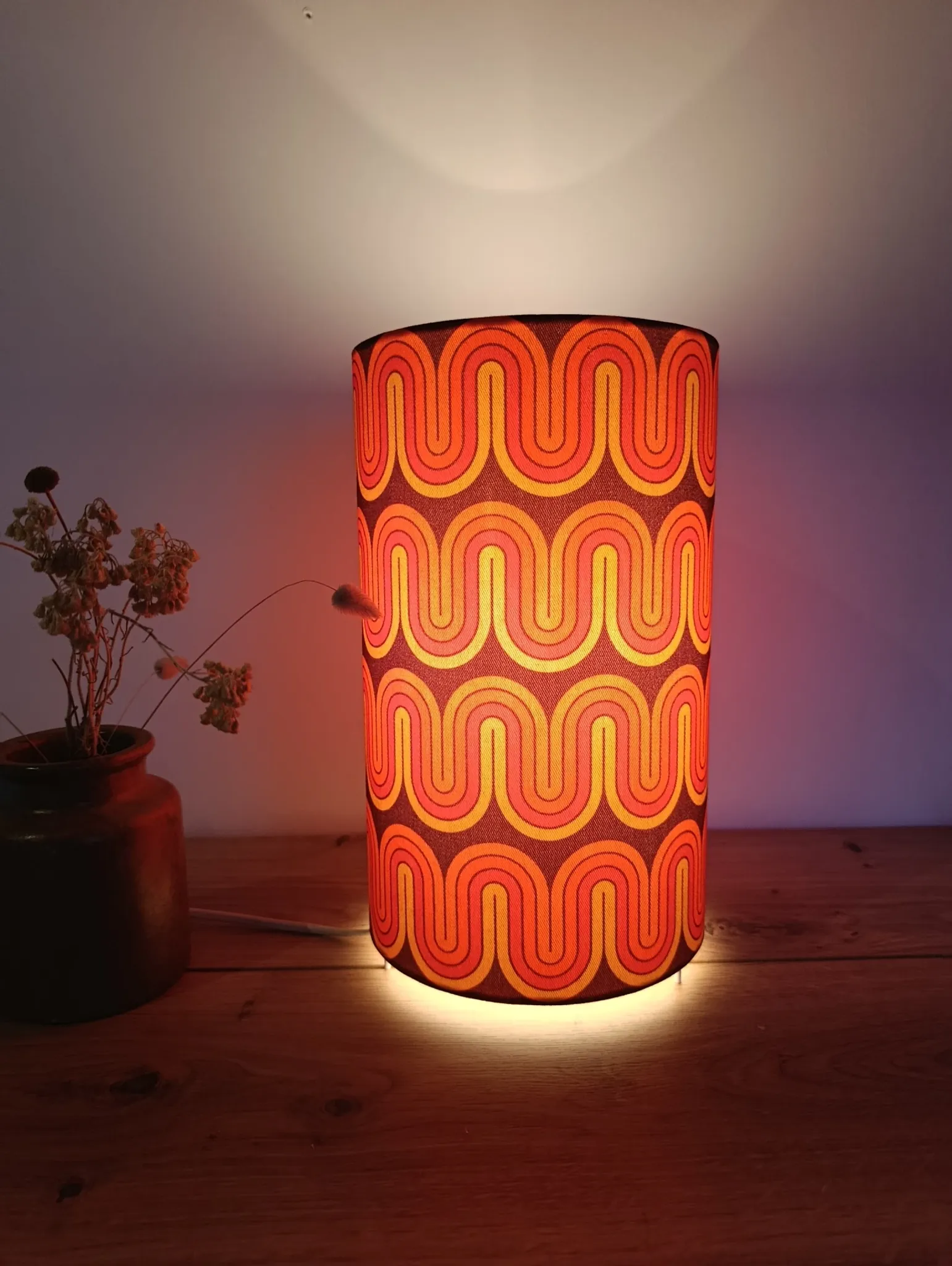 Lampe tube imprimé vagues psychédéliques esprit seventies
