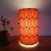 Lampe tube imprimé vagues psychédéliques esprit seventies