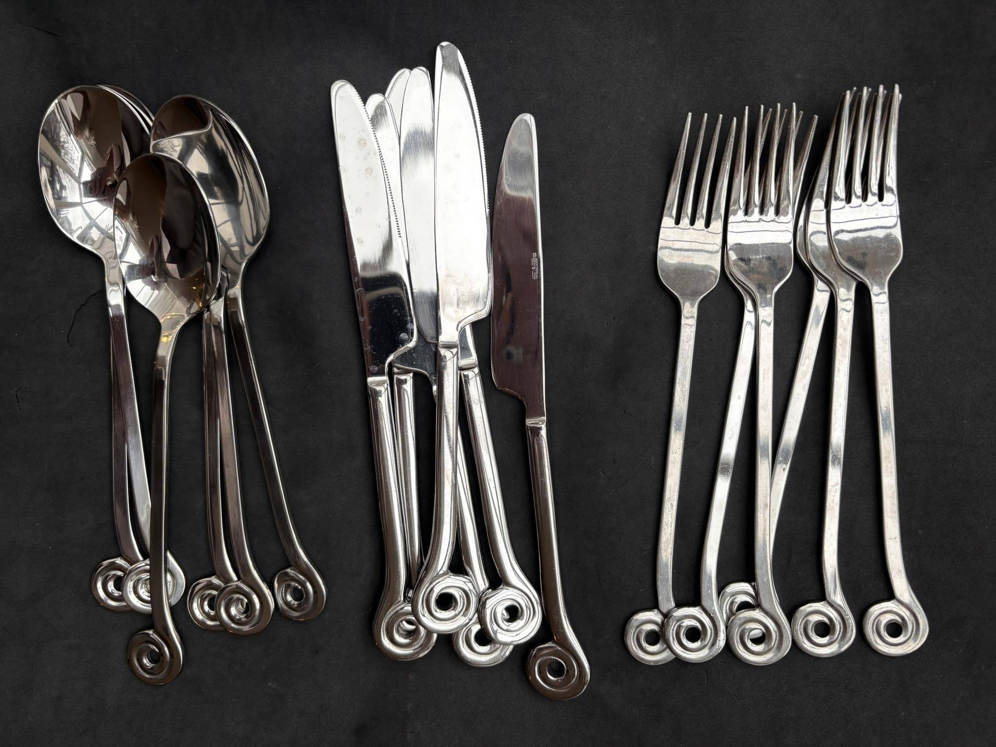 18-piece steel cutlery set