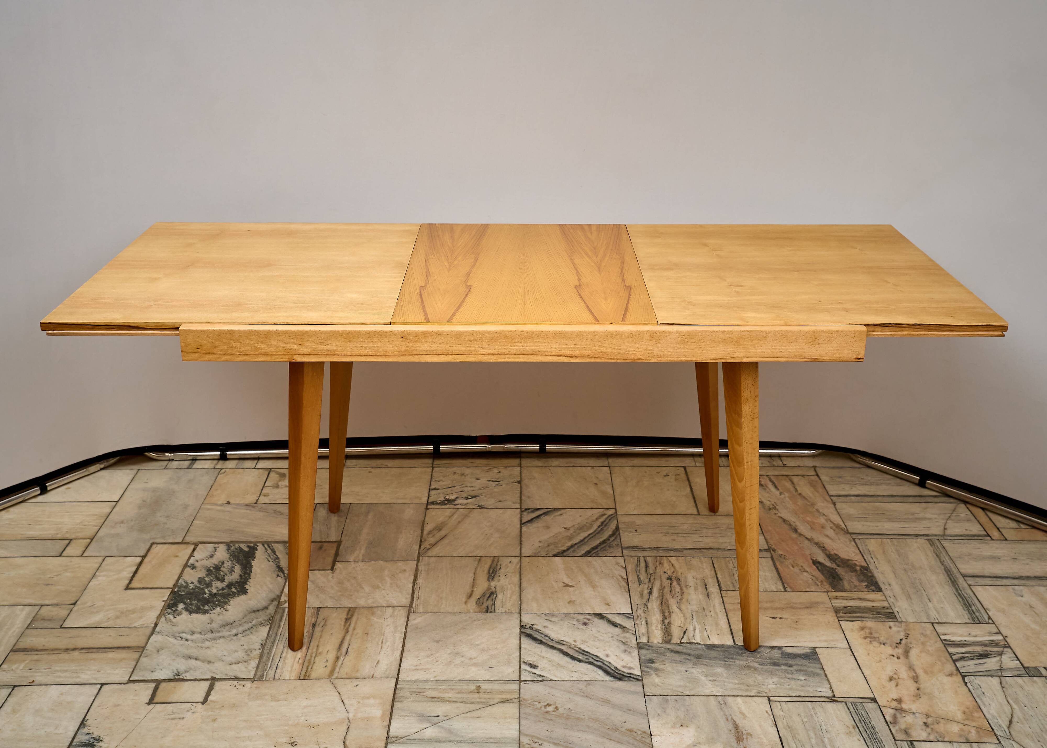 Table à manger extensible en frêne du milieu du siècle