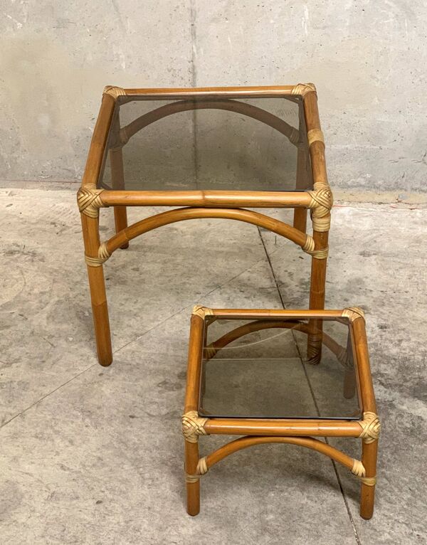 Ensemble de tables basses en rotin et verre fumé