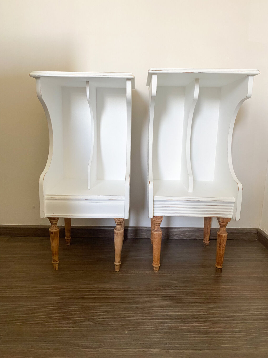 Set of 2 bedside tables
