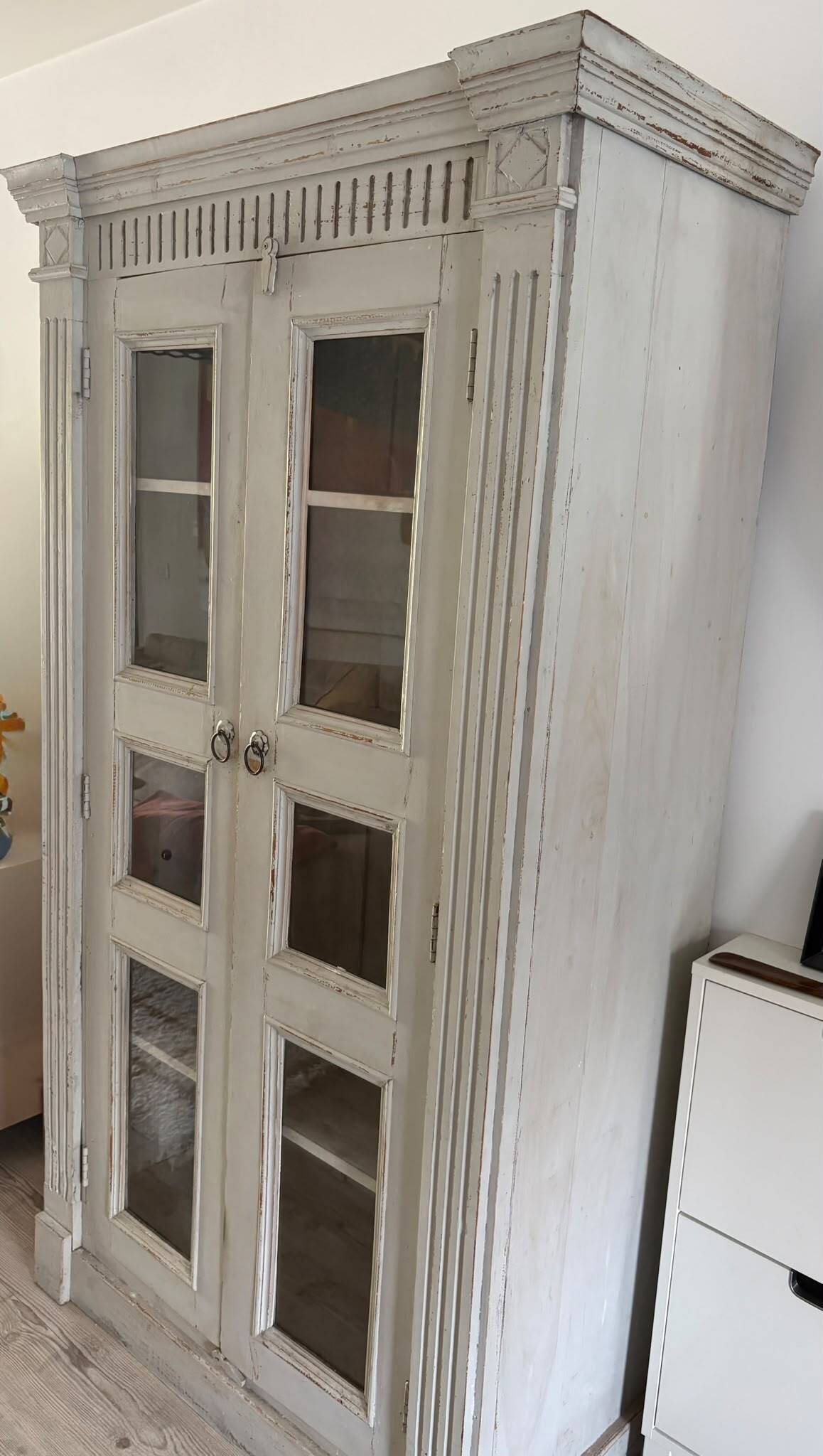 Antique wooden cupboard / dresser