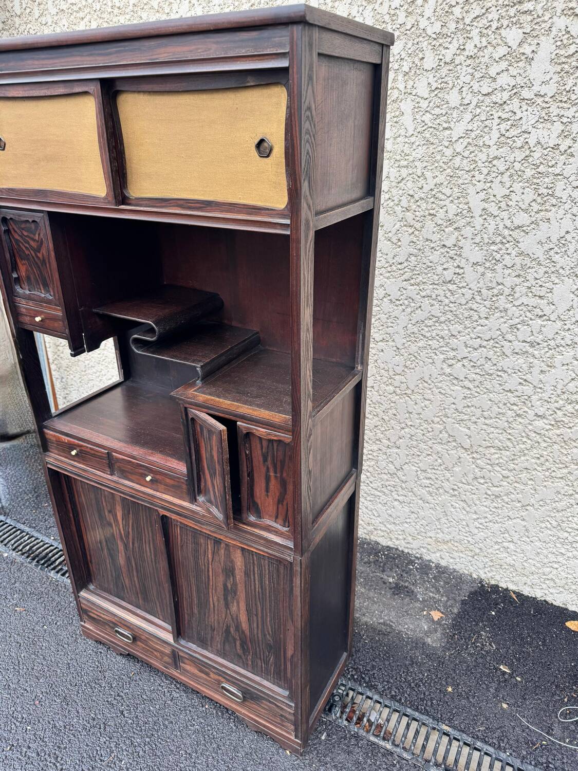 Elégant cabinet en deux corps typique style japonais, vers les années