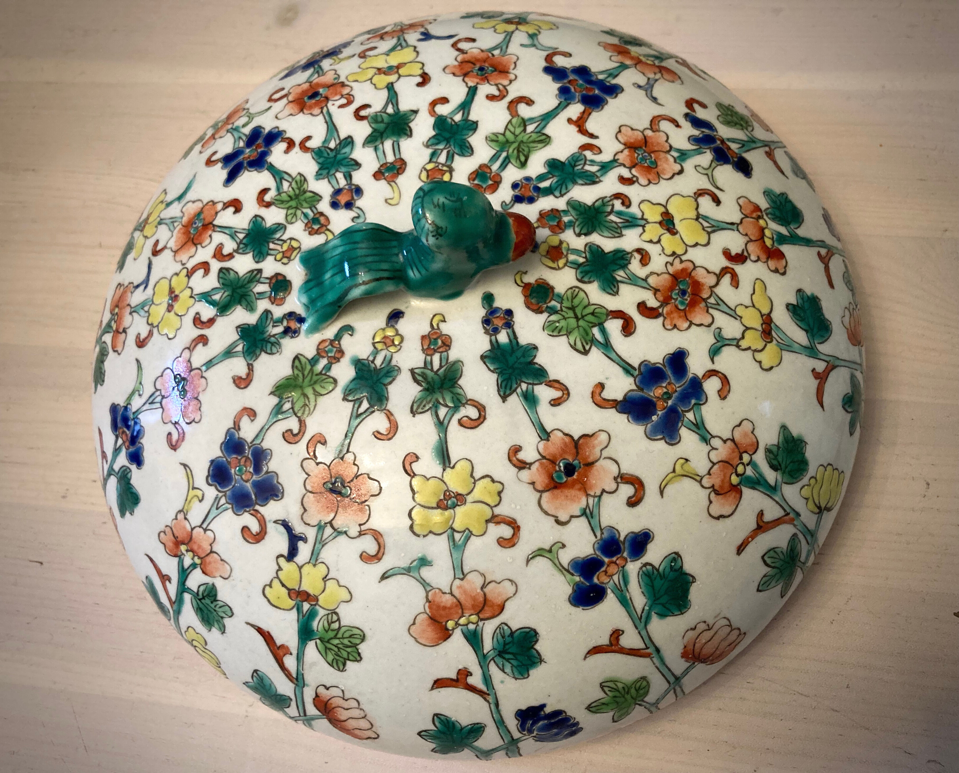 Old porcelain pot says ginger