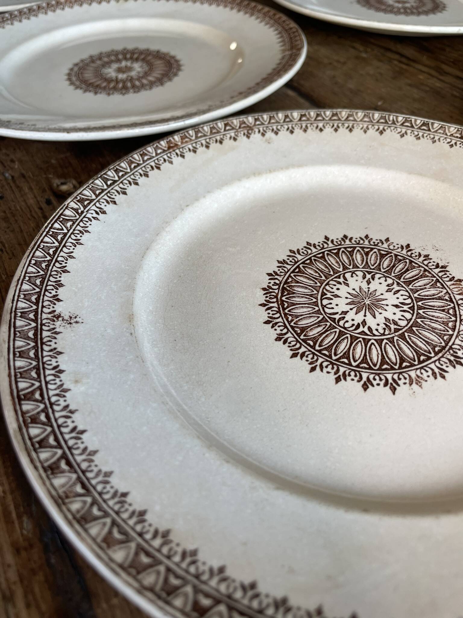 6 flat iron earth plates from Creil & Montereau