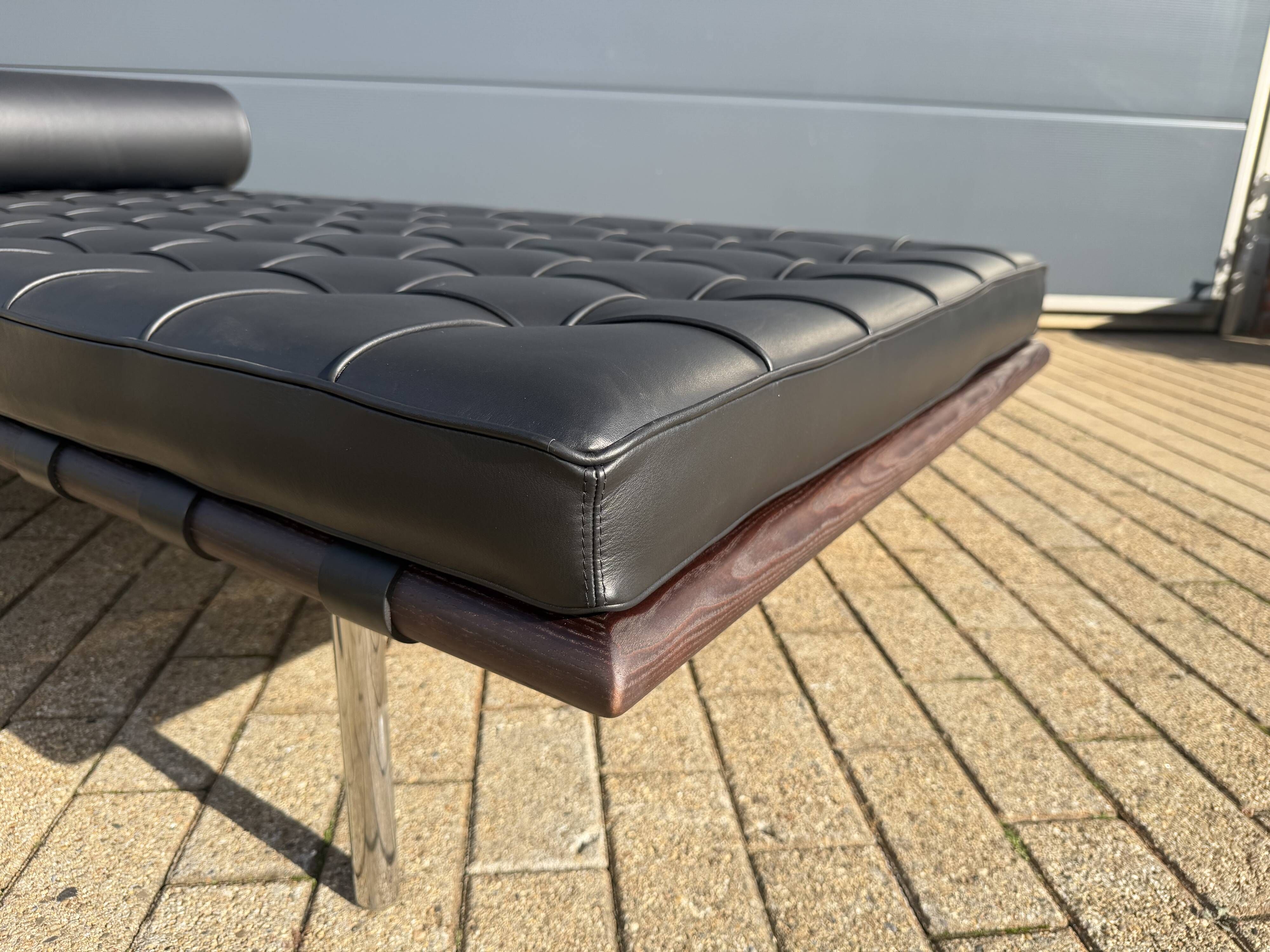 Knoll Barcelona Daybed Black Sabrina leather AS NEW!! Mies van der Rohe