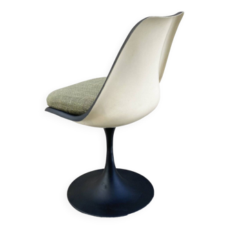 Chaise tulipe vintage noire et blanche