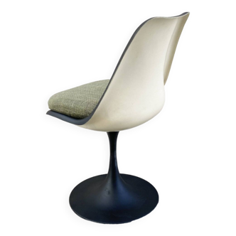 Vintage black and white tulip chair