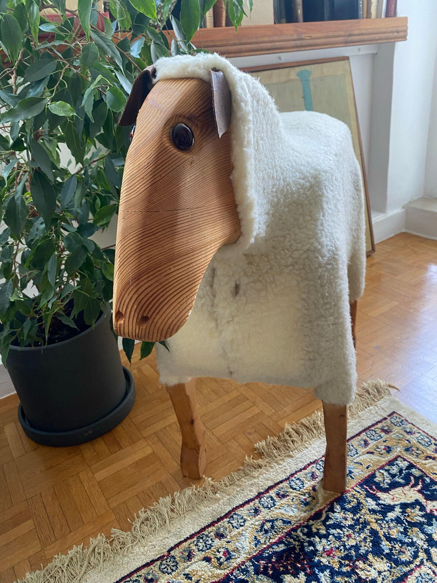 Mouton footrest hanns