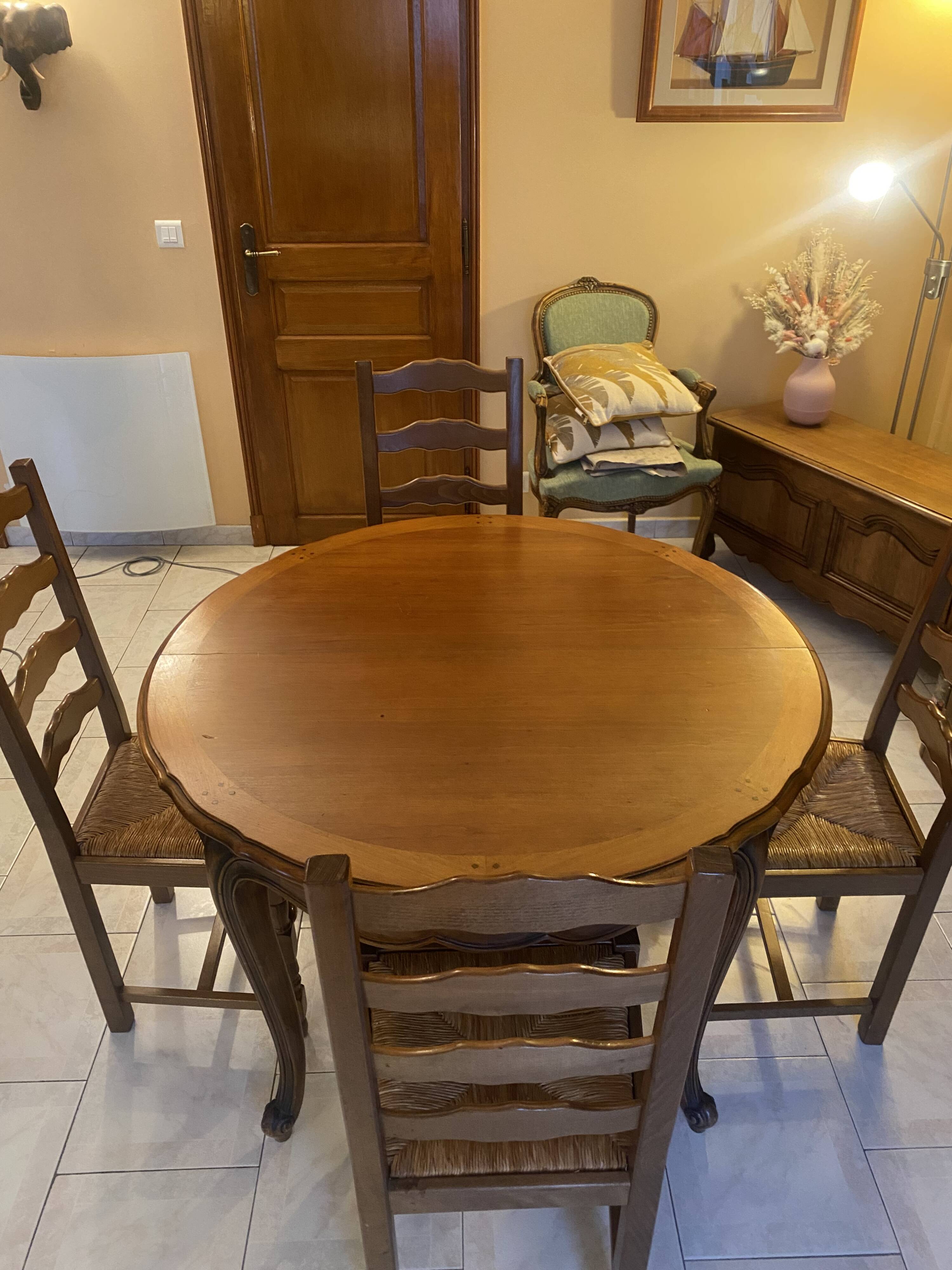 Table in solid cherry wood in Louis XV style.