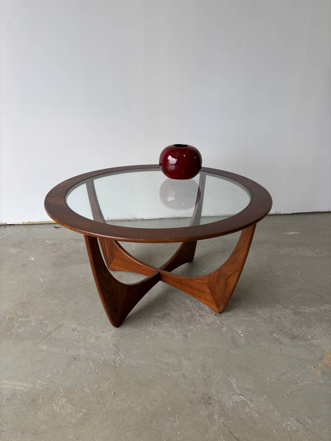 Round coffee table in solid teak, Astro model by Victor Wilkins.