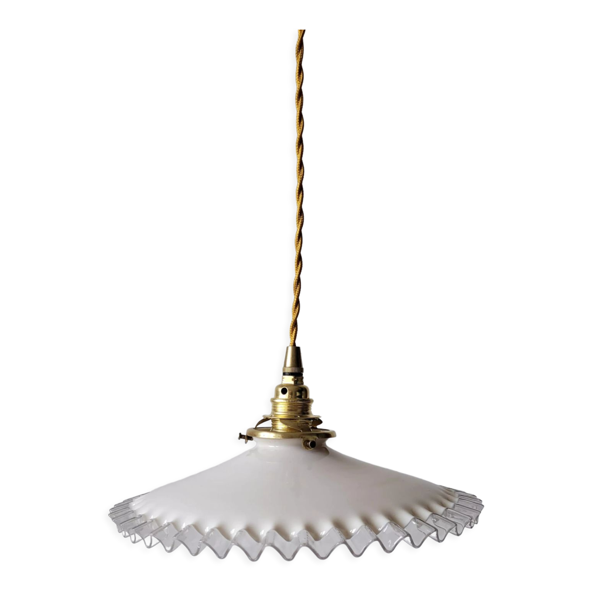 Serrated opaline suspension