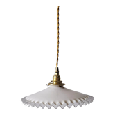 Serrated opaline suspension