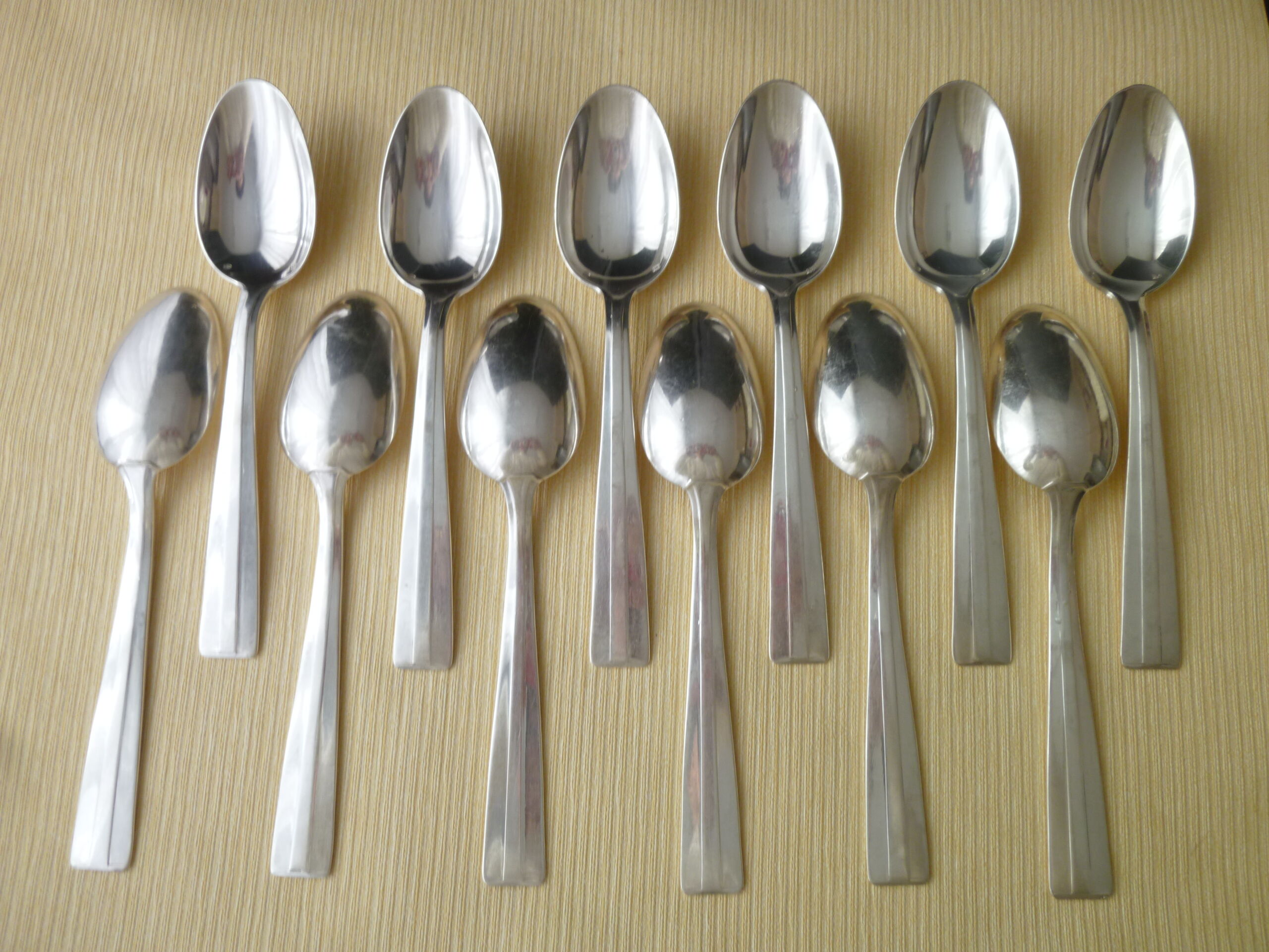 24 Table covers, silver metal housewife GOLD DAR