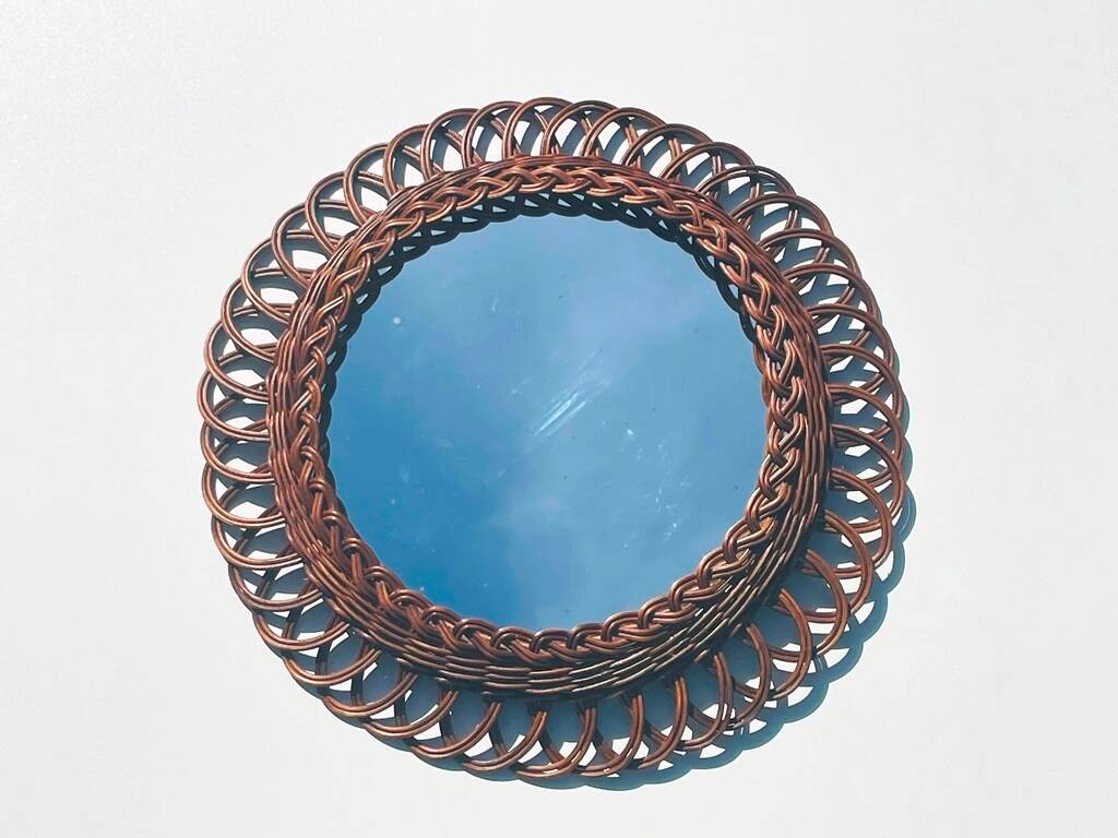 Round rattan mirror 49 cm. Vintage 70s.
