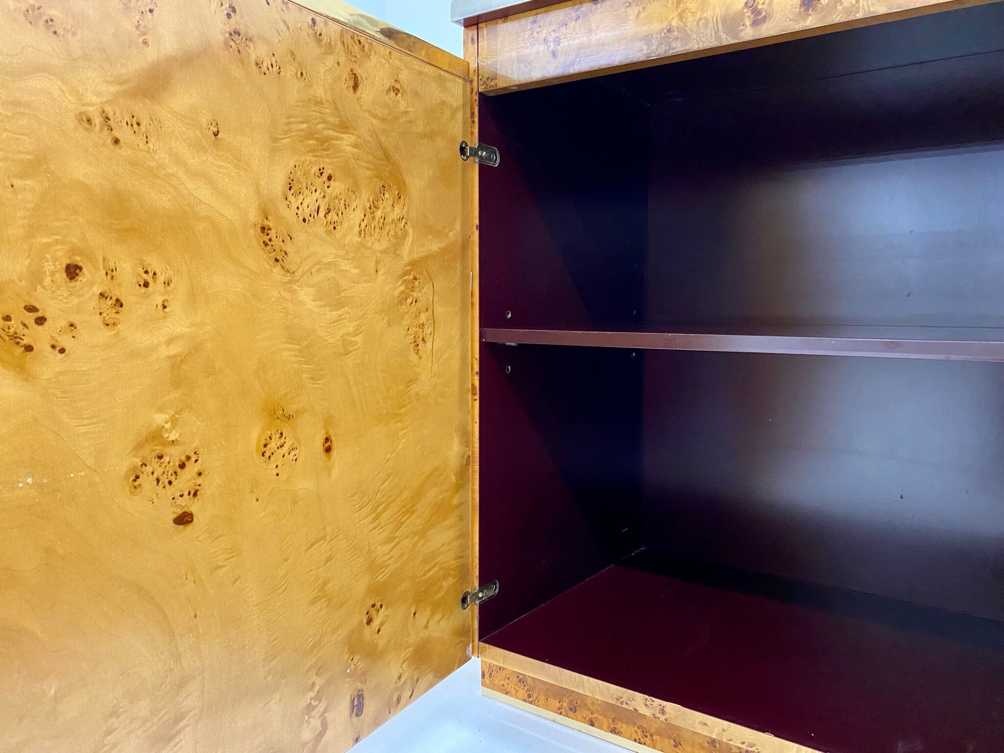 Enfilade loupe d'elm and brass 1970s