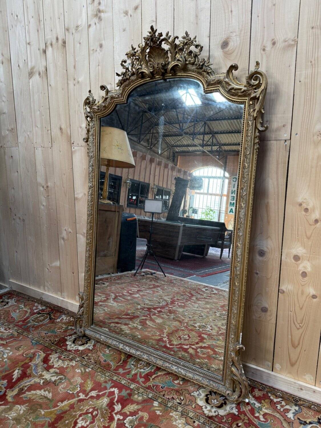 Miroir Napoléon III en bois et stuc doré