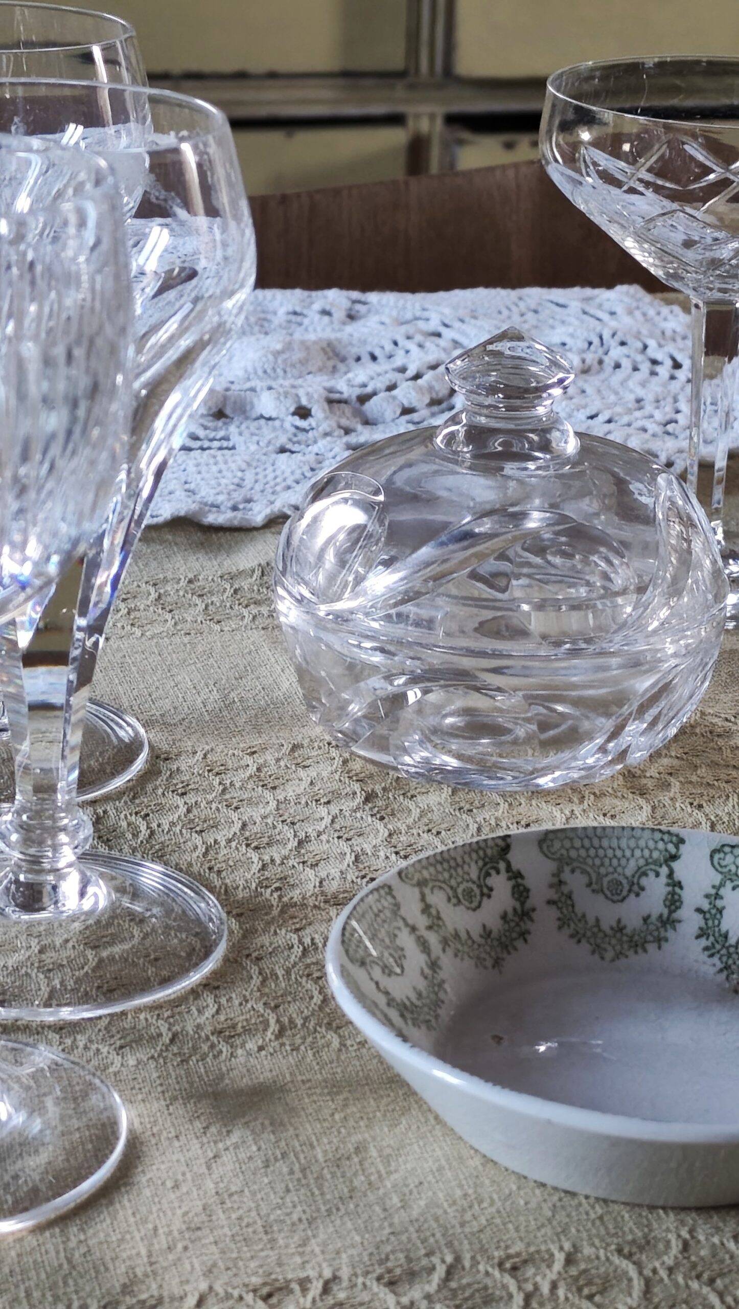 Pretty little candy dish/crystal box
