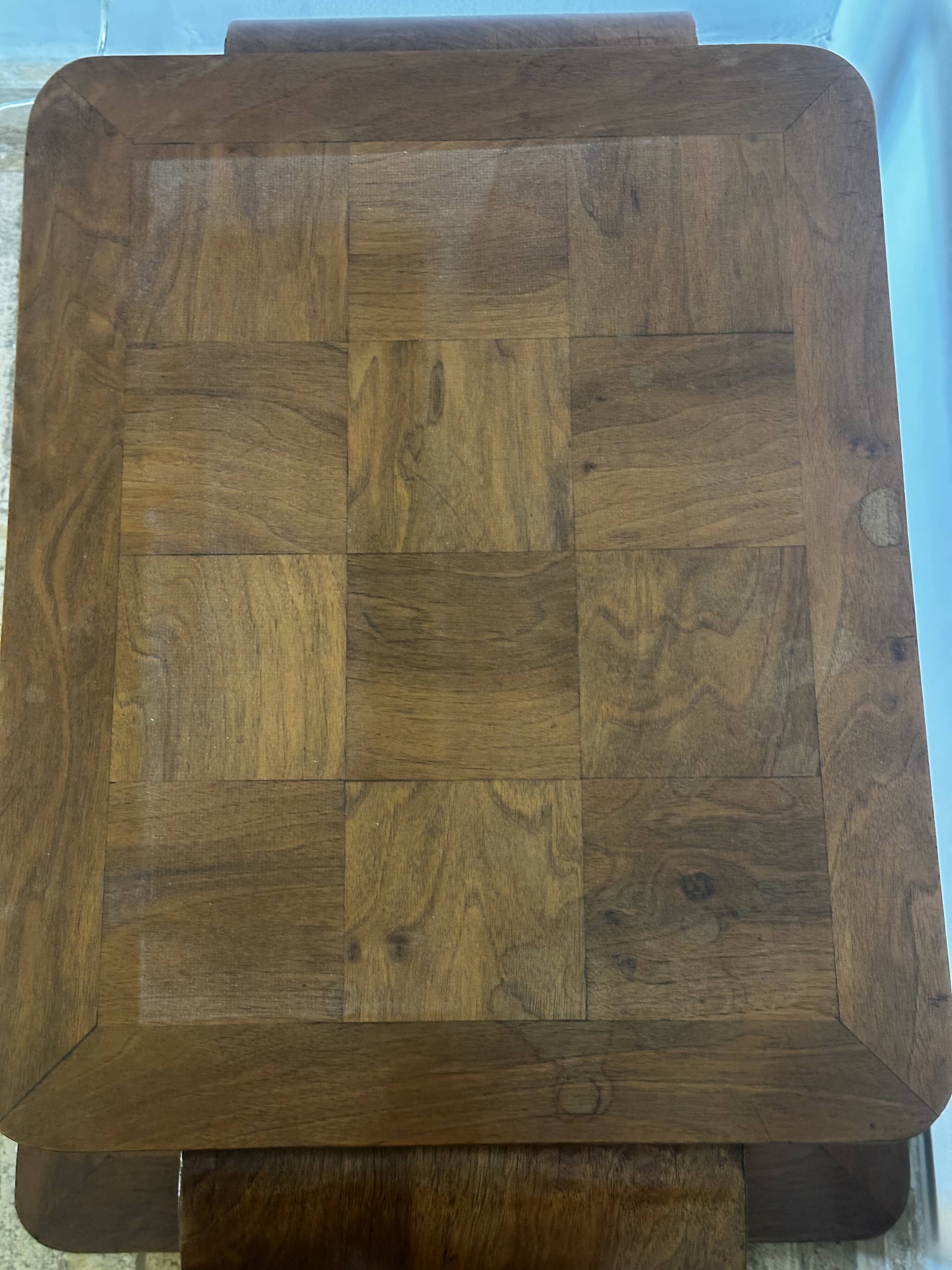 1930s Art Deco side table in marquetry walnut