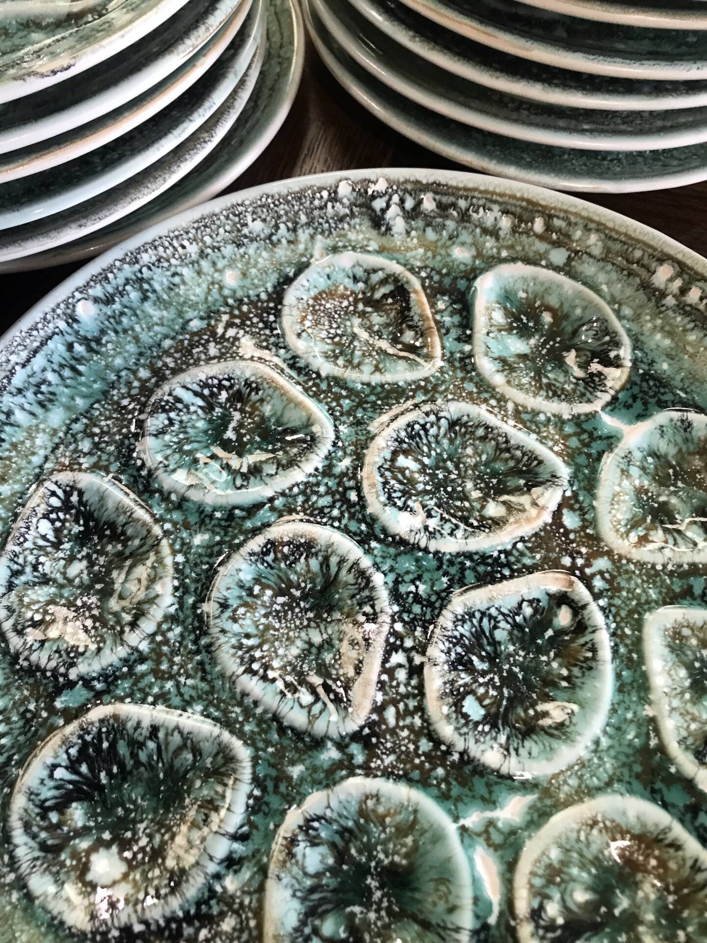 Set of 12 plates and an oyster dish or other in majolica.