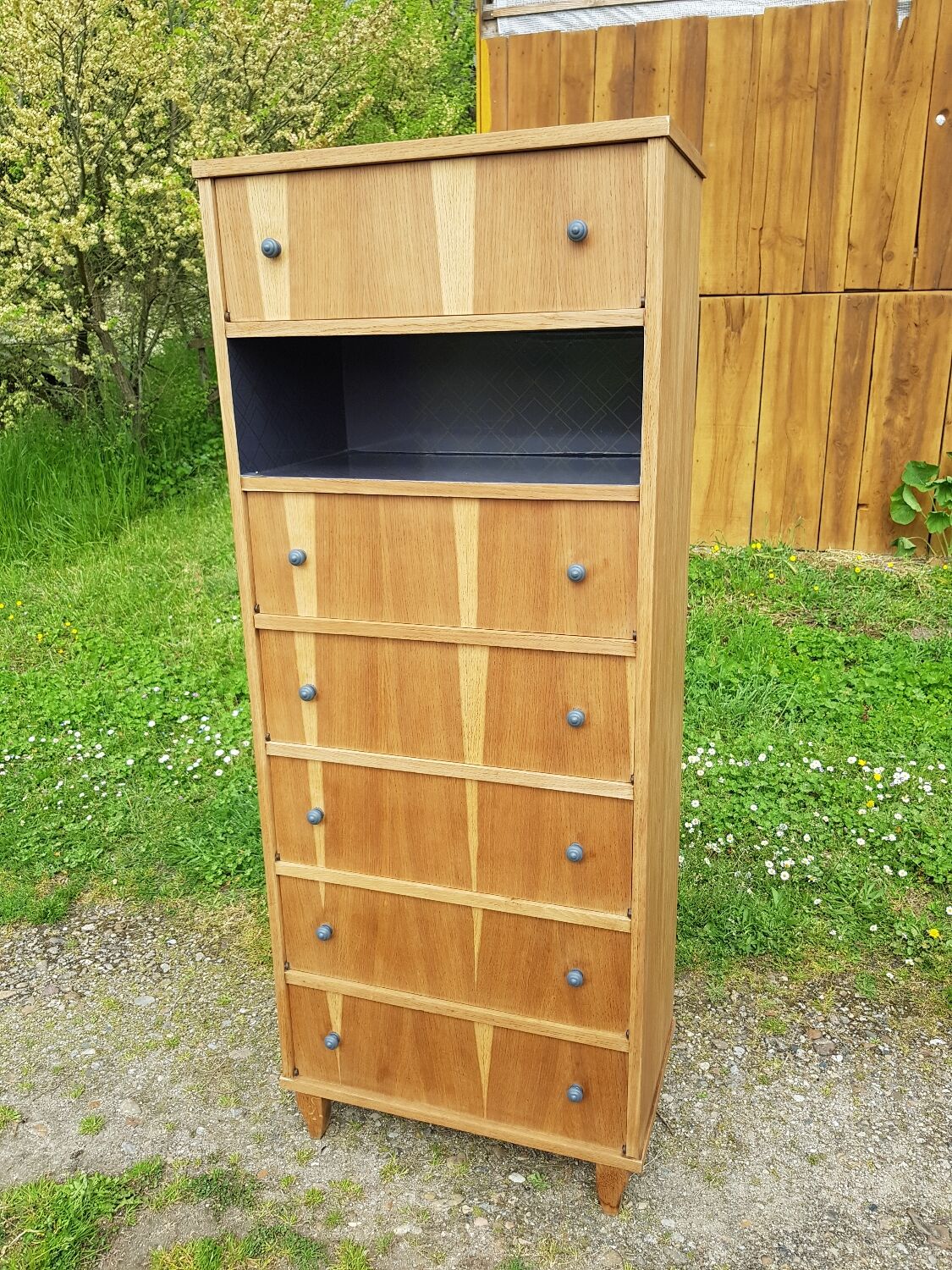 Shoe cabinet
