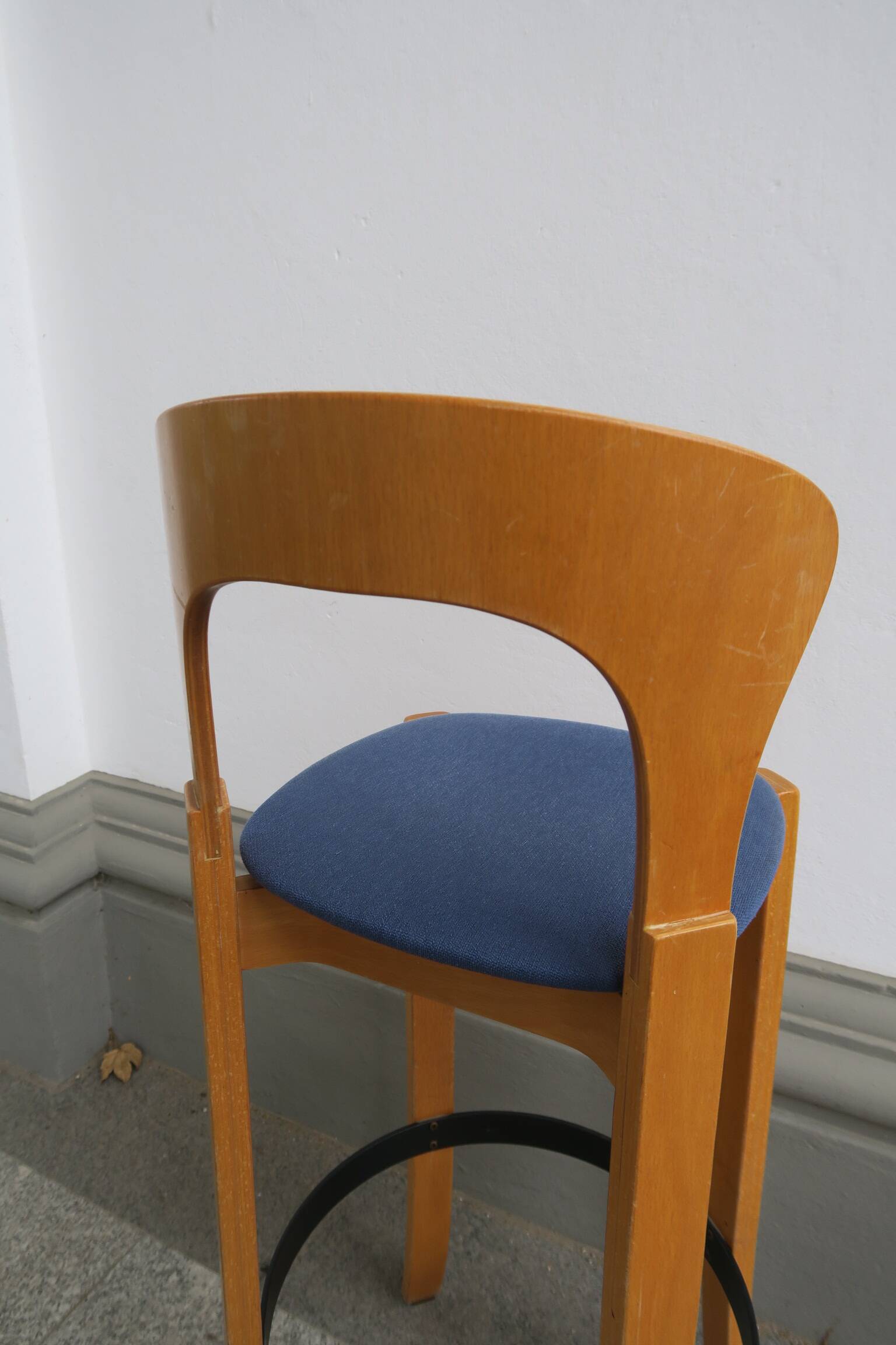 4 tabourets de bar dans le style de Bruno Rey ou Alvar Aalto