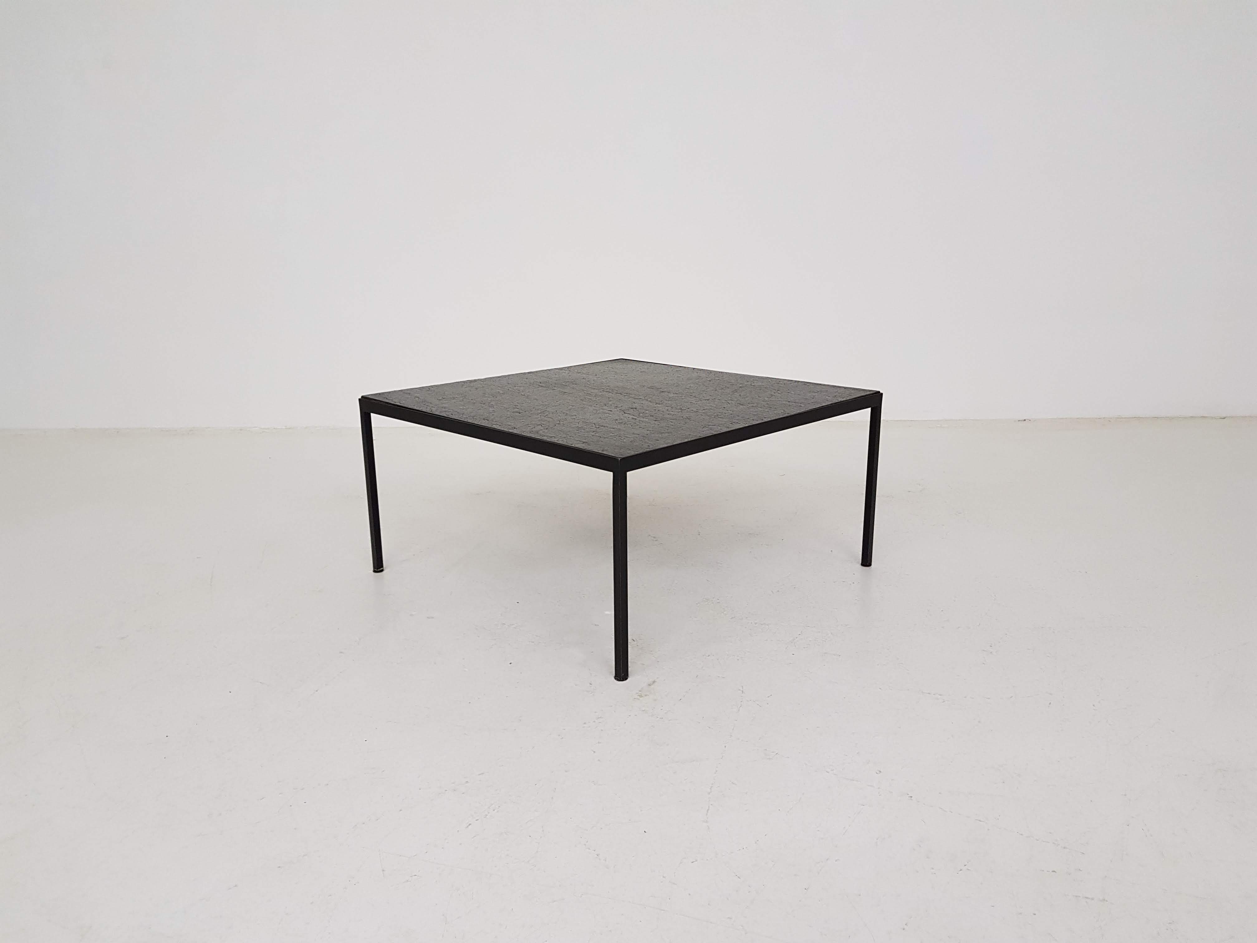 Table basse, en métal aux Pays-Bas, 60's