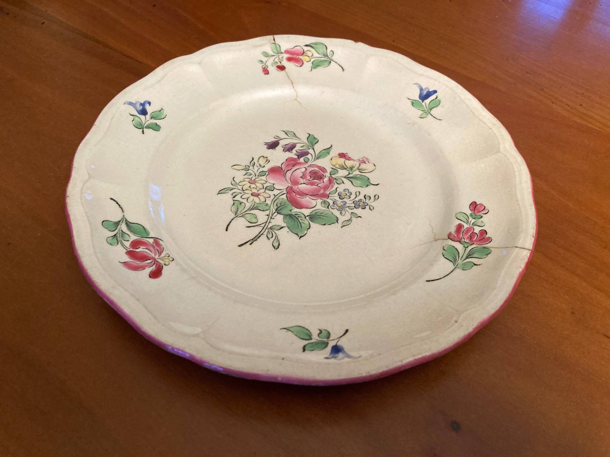 Set of 2 decorative floral plates
