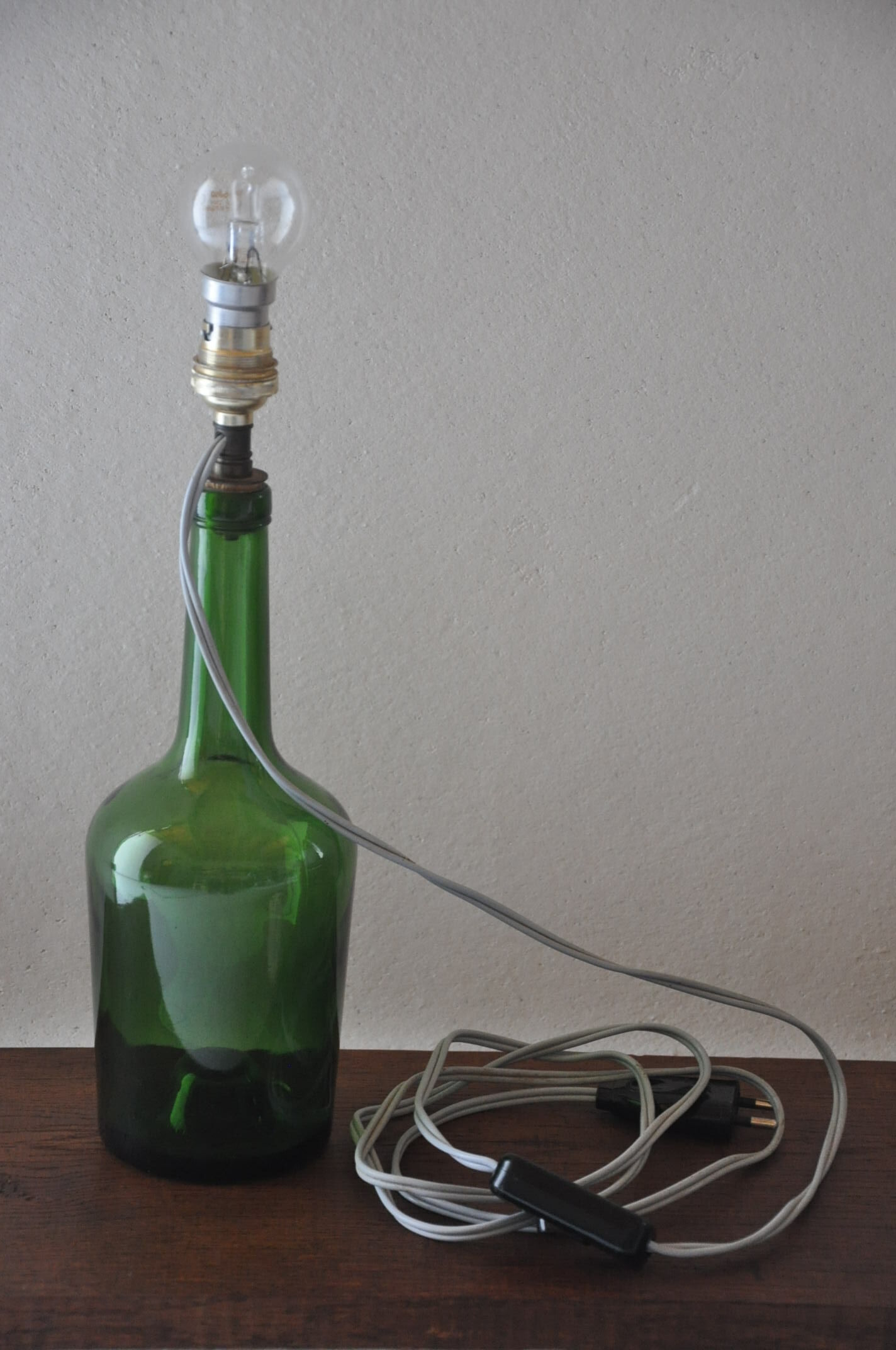 Lampe bouteille en verre vert