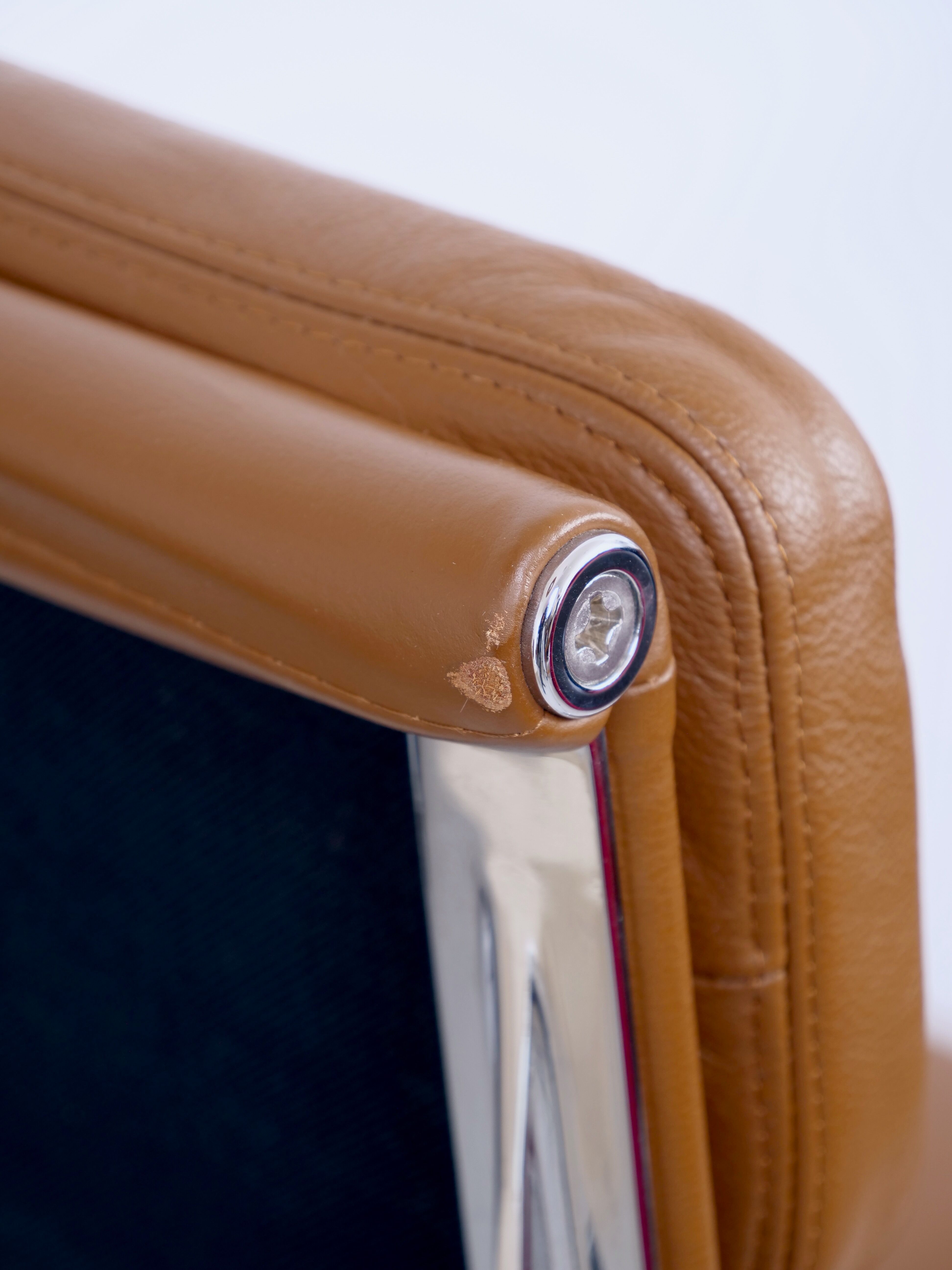 Eames EA 219 Vitra leather office chair