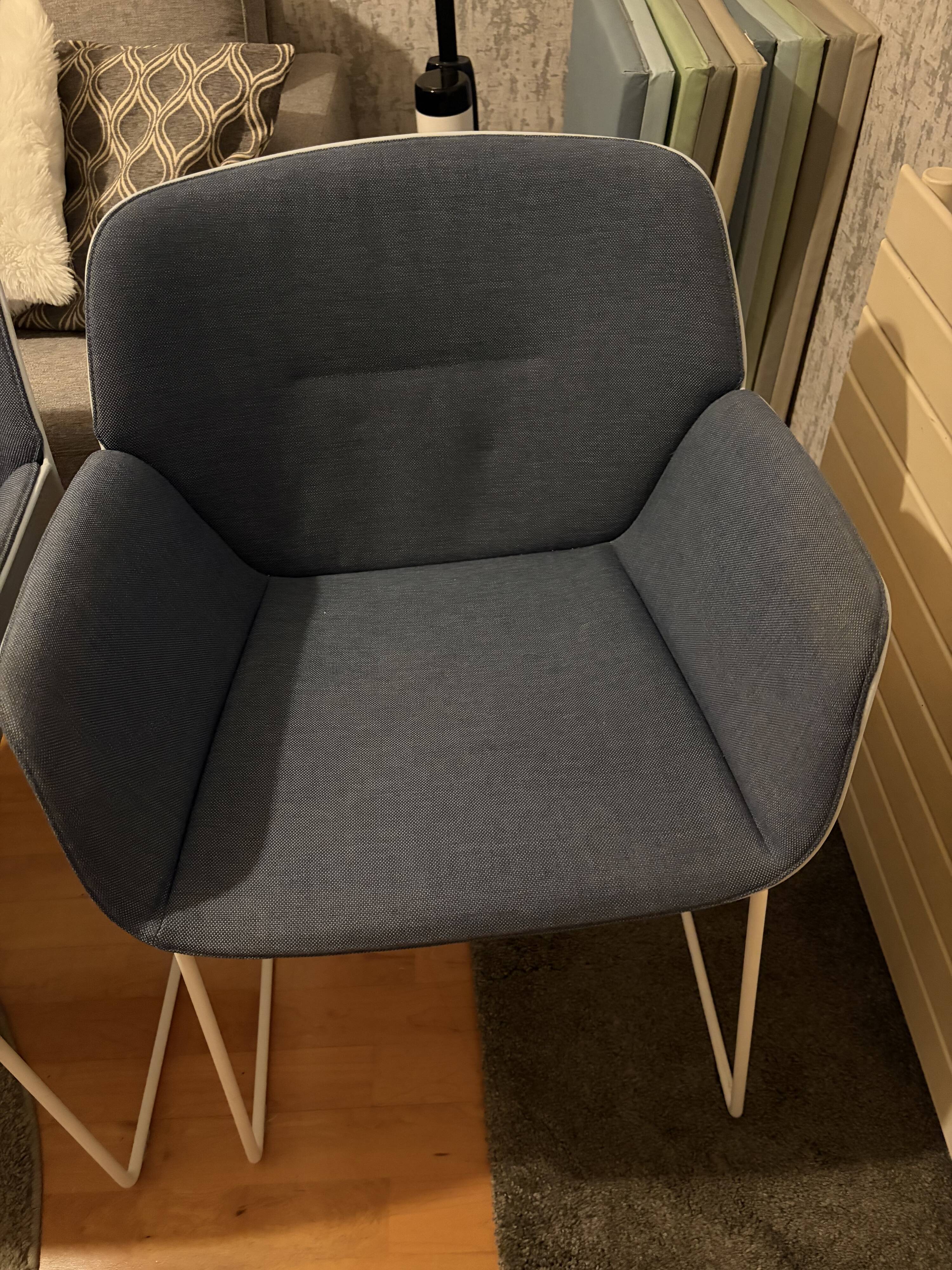 Andreu World Flex Armchair