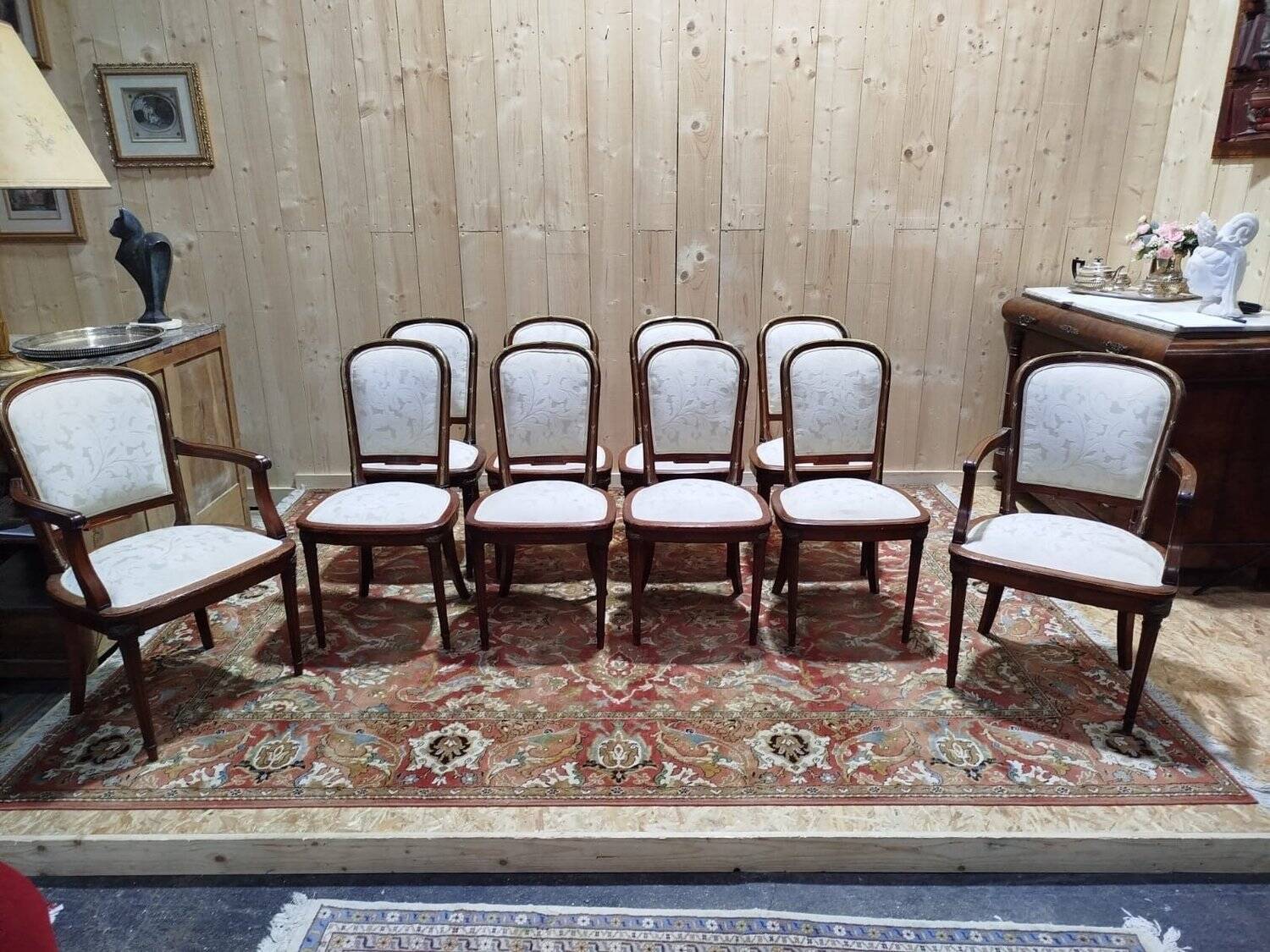 Suite de 8 chaises et paire de fauteuils Louis XVI