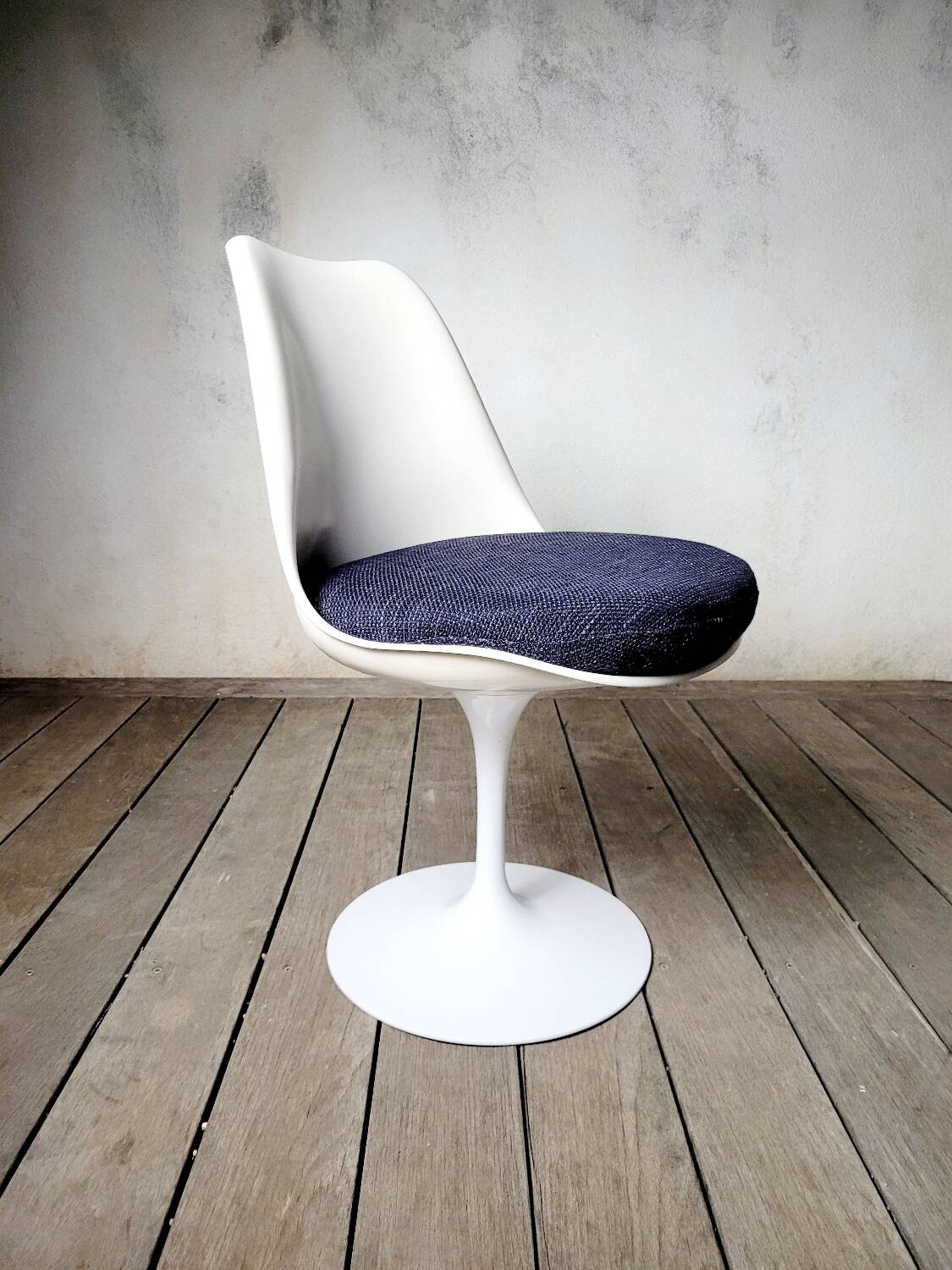 4 Knoll International tulip chairs by Eero saarinen