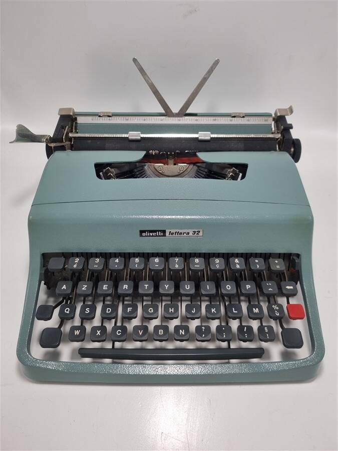 Olivetti Lettera 32 typewriter