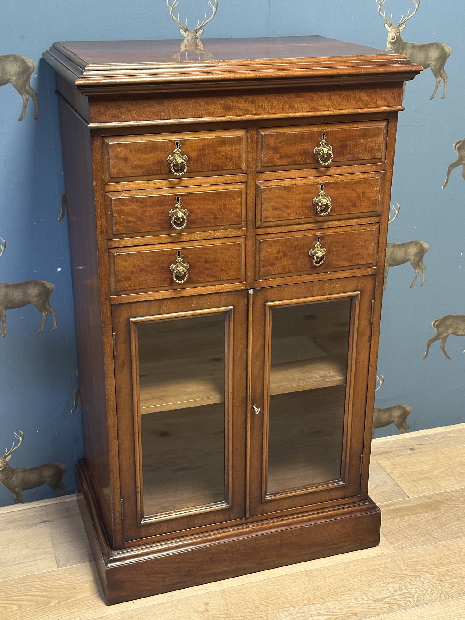 Cabinet de musique anglais