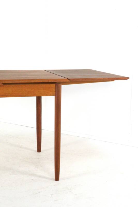 Extendable rectangular dining table "Horsbyg" - Danish design in teak