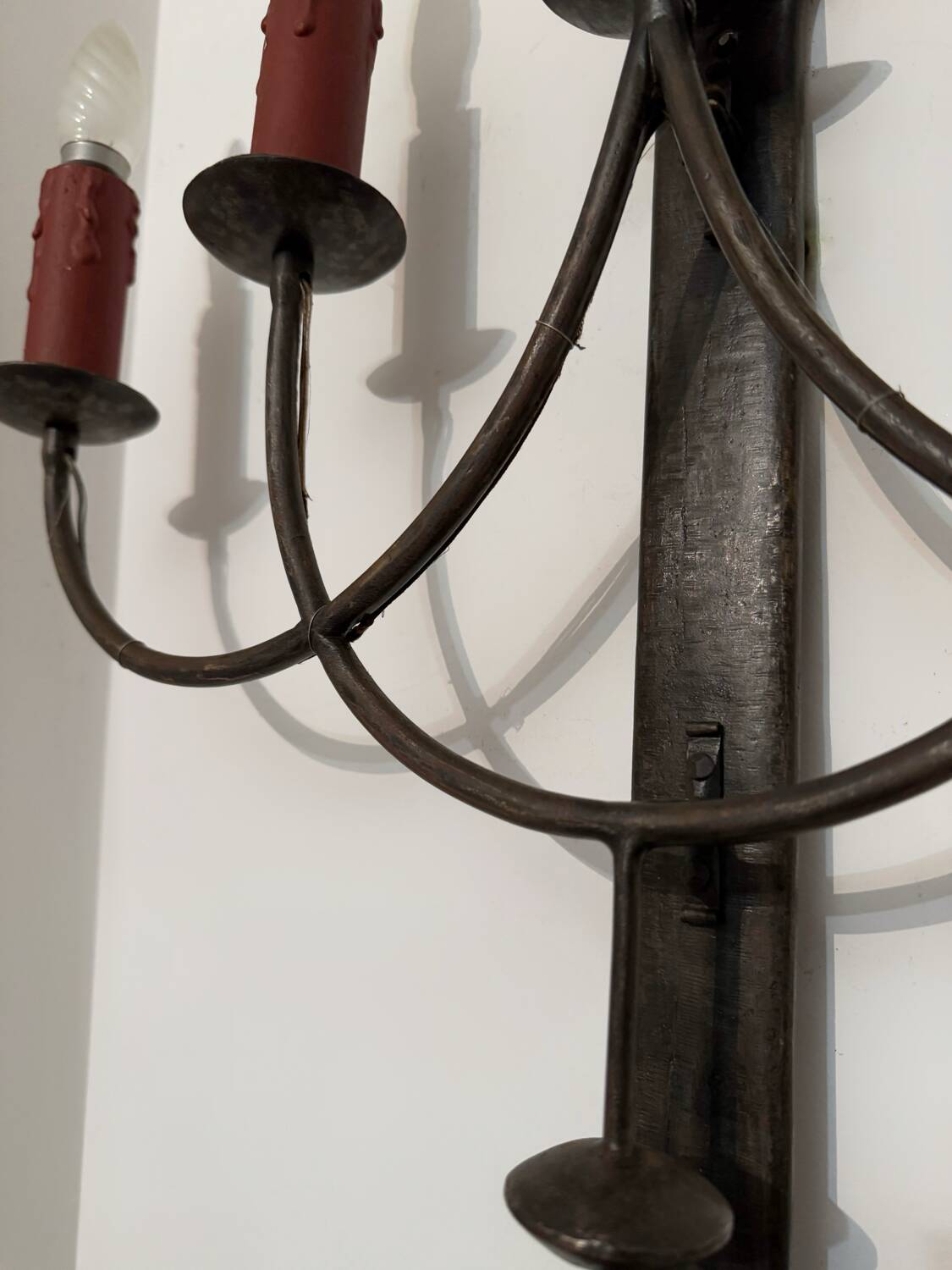 Grande applique fer forgé style gothique années 60