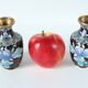Paire de petits vases en émail cloisonnés Chinois vintage