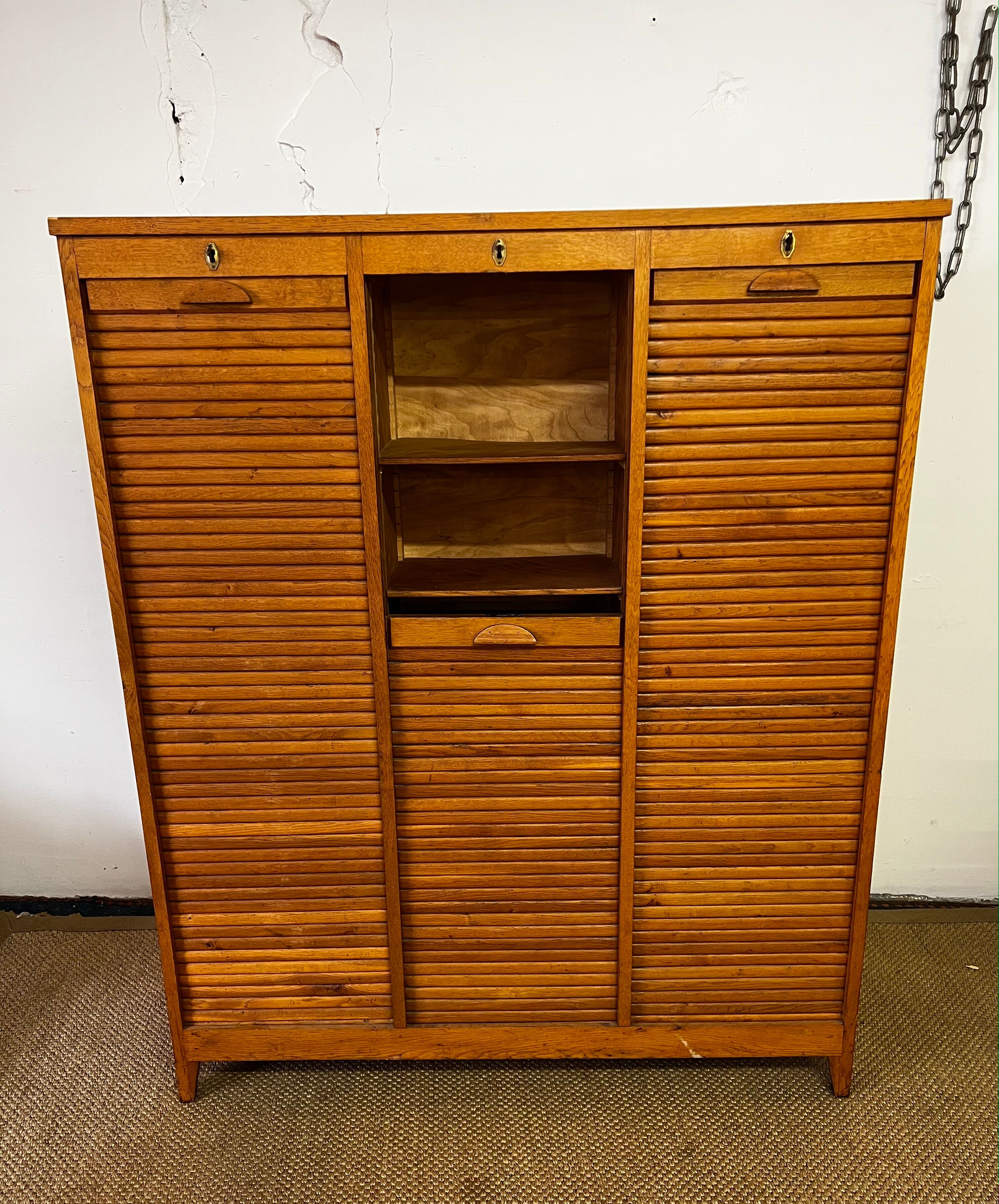 Curtain cabinet 3 columns