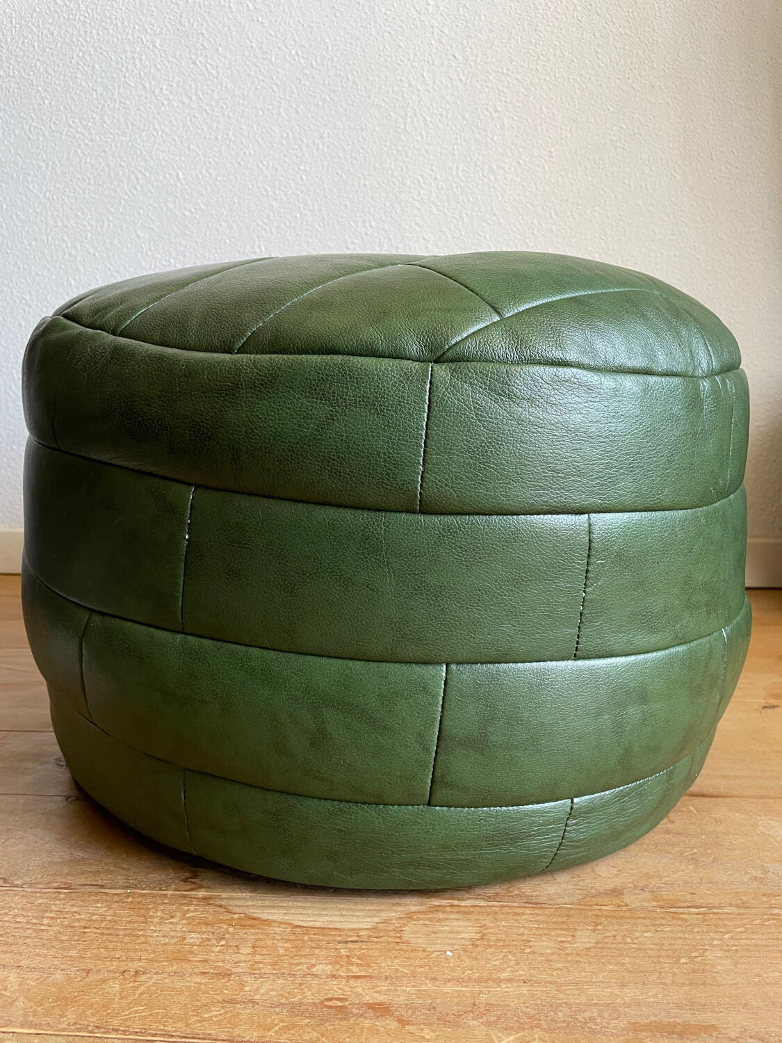 Green patchwork pouf in Sède leather
