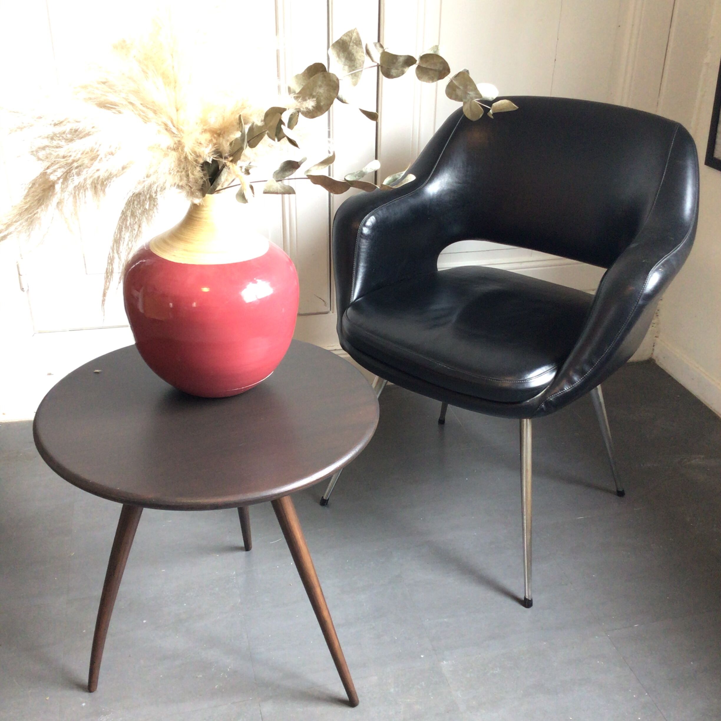 Coffee table round compass feet