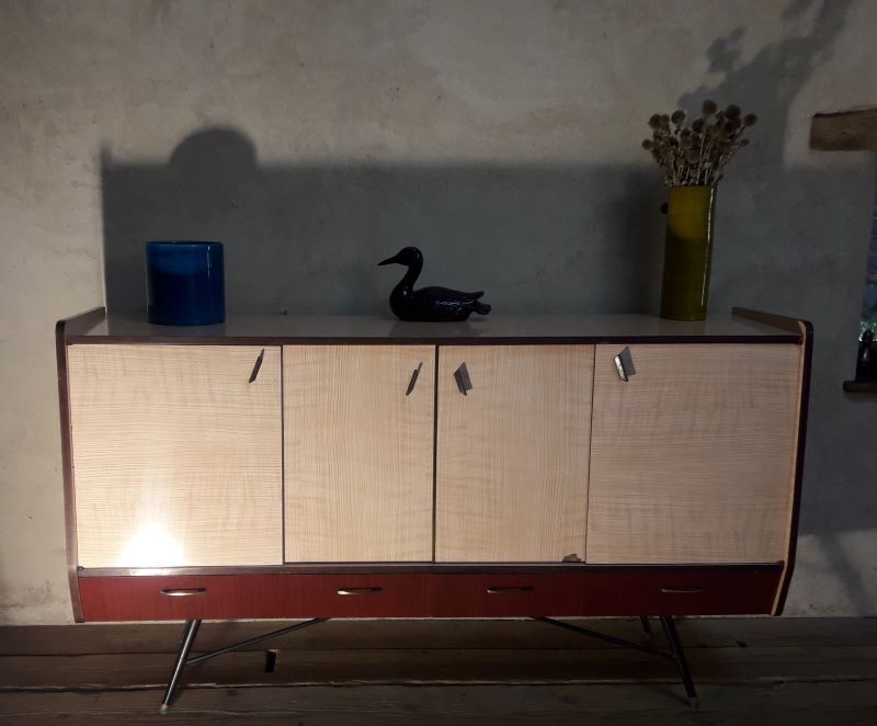 Buffet enfilade dining room