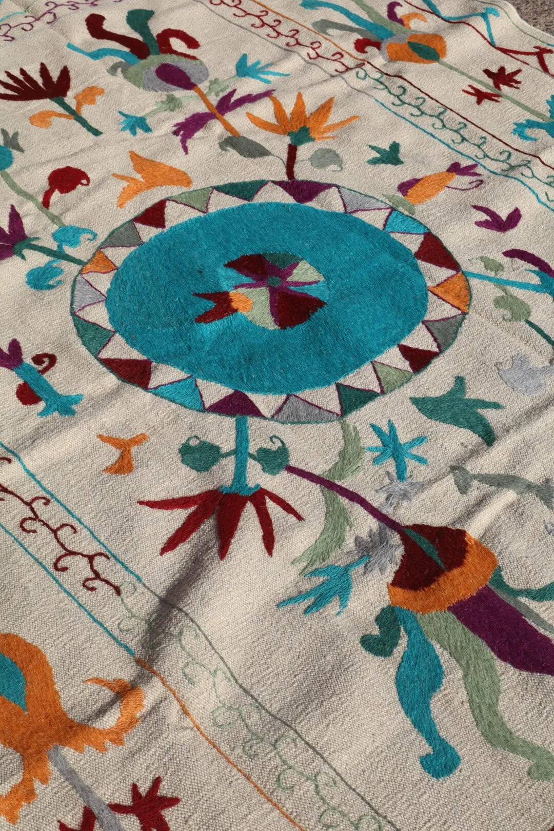 White blue multicoloured kilim suzani rug – 240x170 cm