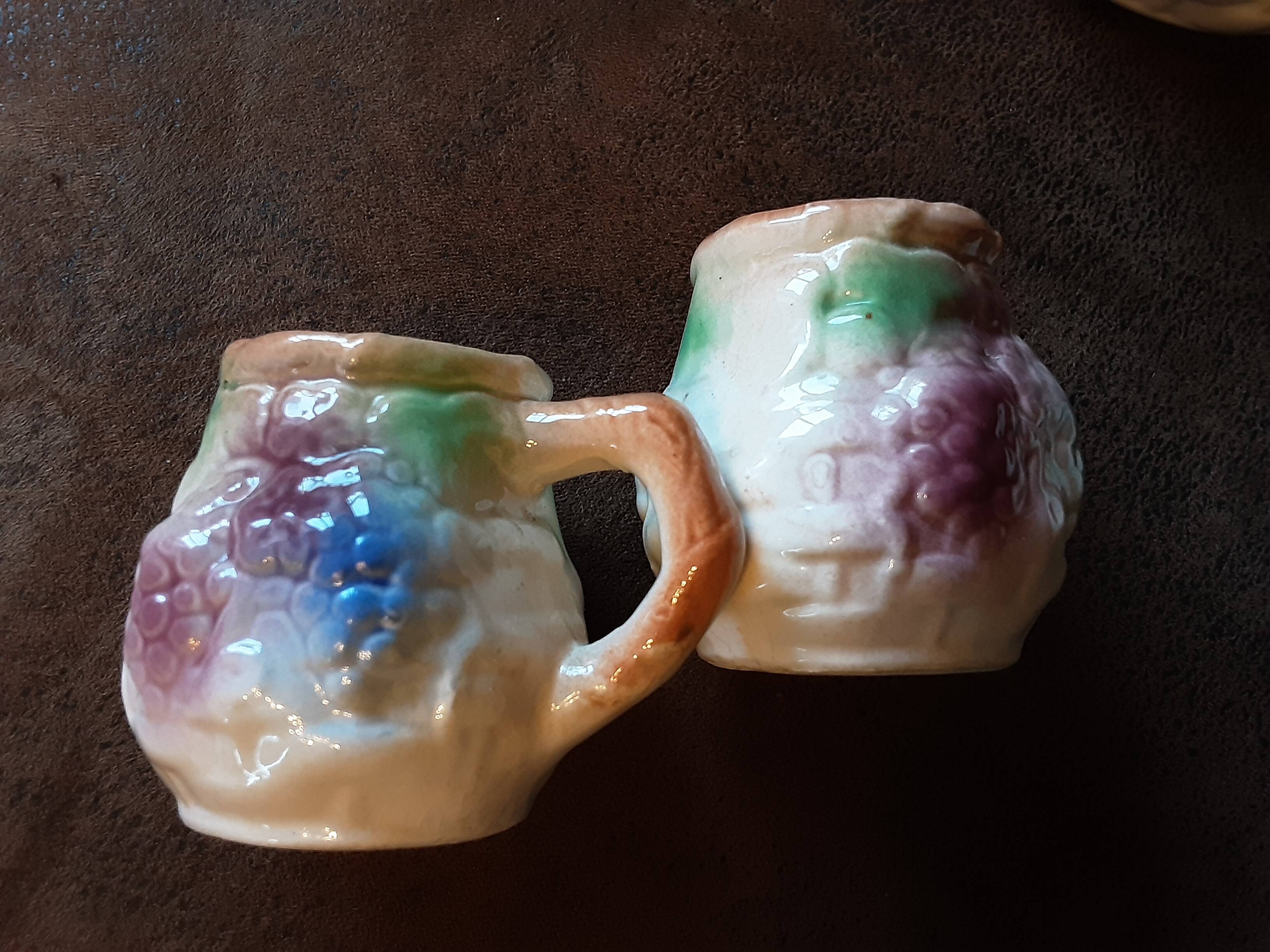 Bottle and its 4 slip cups
